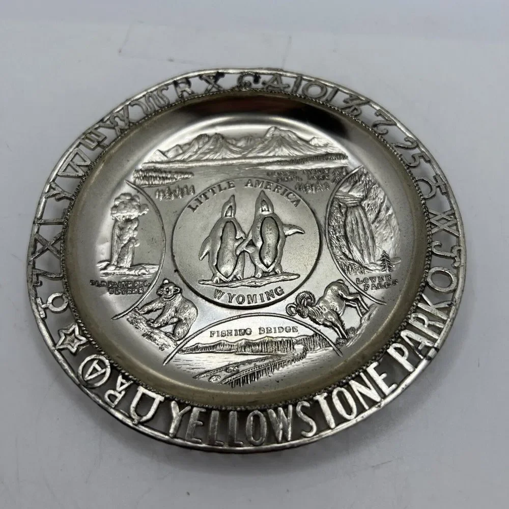 LITTLE AMERICA Wyoming Metal Cigarette‎ Ashtray Yellowstone